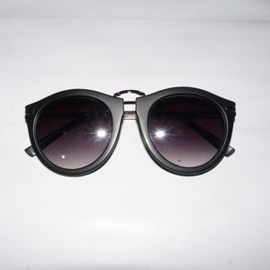 Kendall and Kylie sunglasses